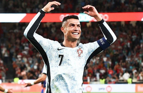 Cristiano Ronaldo raising his two arms in Portugal