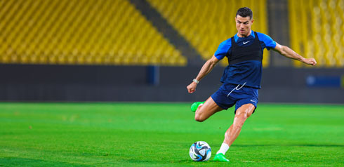 Cristiano Ronaldo shooting in training