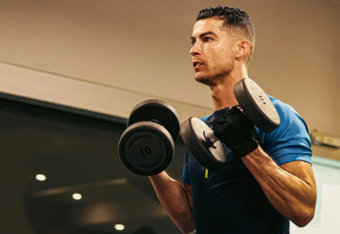 Cristiano Ronaldo doing weights