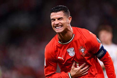 Cristiano Ronaldo holding his stomach