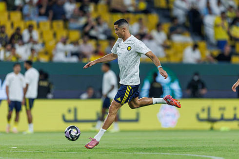Cristiano Ronaldo wearing a white shirt in a training in Al Nassr