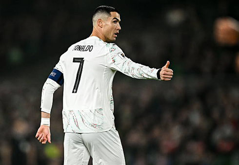 Cristiano Ronaldo communicating on the football pitch