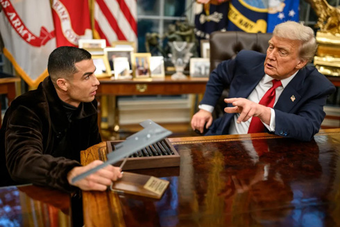 Cristiano Ronaldo with Donald Trump in the oval office
