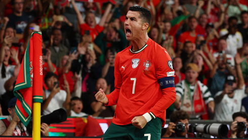 Cristiano Ronaldo celebrates goal next to the corner flag