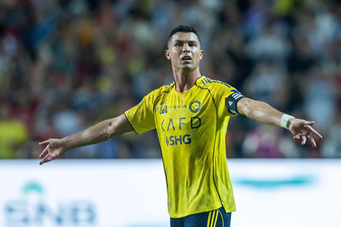 Cristiano Ronaldo opening his arms