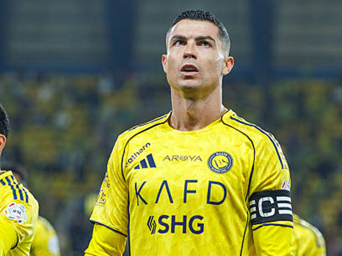 Cristiano Ronaldo yellow shirt at Al Nassr