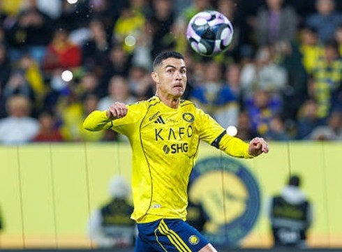 Cristiano Ronaldo with his eyes on the ball