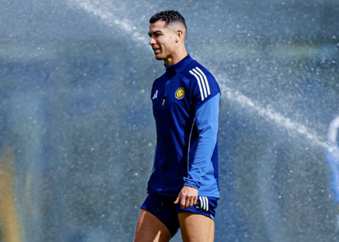 Cristiano Ronaldo all blue uniform for Al Nassr in training