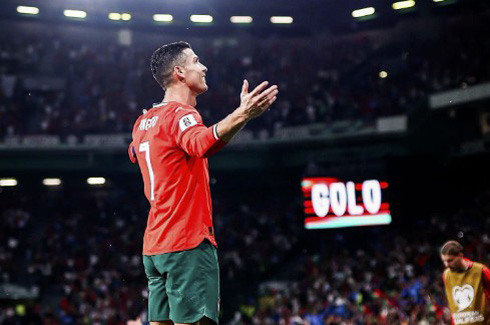 Cristiano Ronaldo idolized by all fans in the stadium