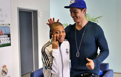 Cristiano Ronaldo next to Mbappé when he was a fan and youngster