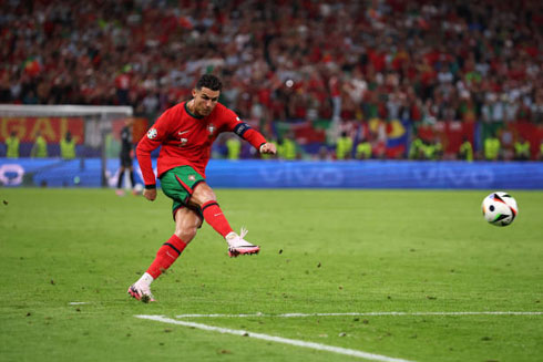 Cristiano Ronaldo shooting technique with Portugal