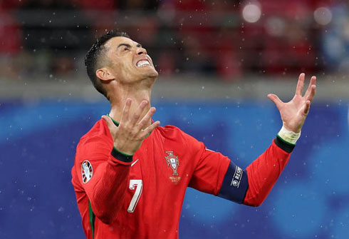 Cristiano Ronaldo turning his prayers to the sky