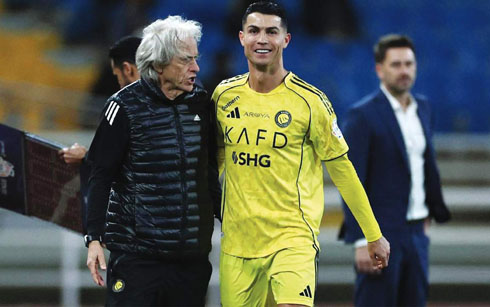 Jorge Jesus and Cristiano Ronaldo talking
