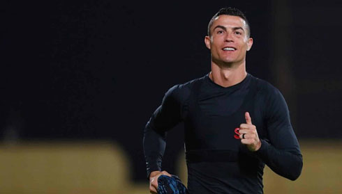 Cristiano Ronaldo running and wearing a black shirt