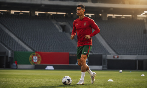 Cristiano Ronaldo practising exercises in a Portugal training