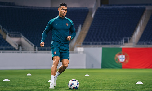 Cristiano Ronaldo training session wearing an alternative uniform