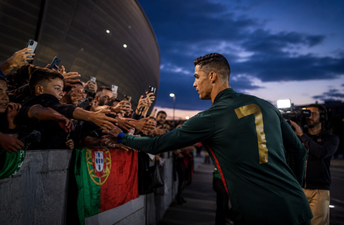 Cristiano Ronaldo signing autographs to fans