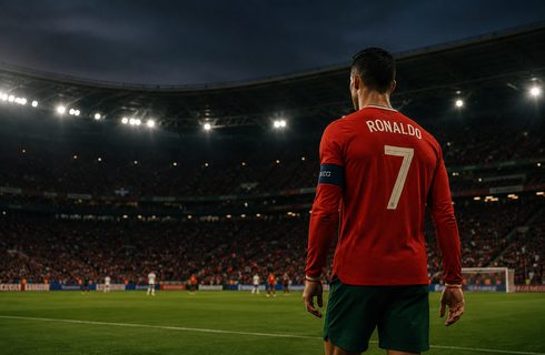 Cristiano Ronaldo looking at the stadium