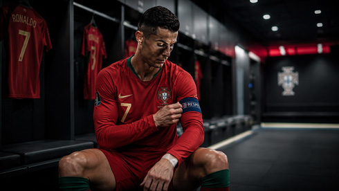 Cristiano Ronaldo adjusting his captain arm band