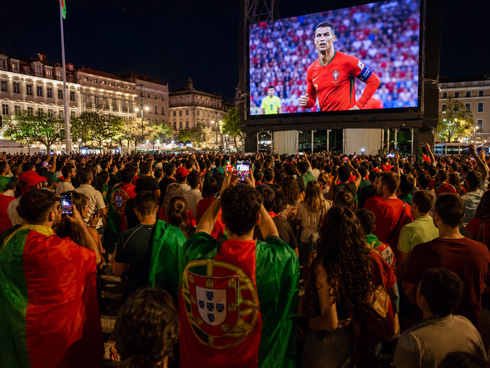 Cristiano Ronaldo watched by all fans