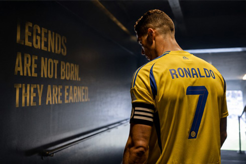 Cristiano Ronaldo next to a motivational quote