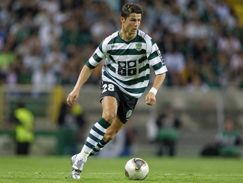 Cristiano Ronaldo running with the ball with Sporting