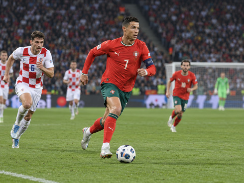 Cristiano Ronaldo moving the ball against Croatia