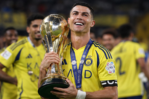 Cristiano Ronaldo showing Saudi trophy