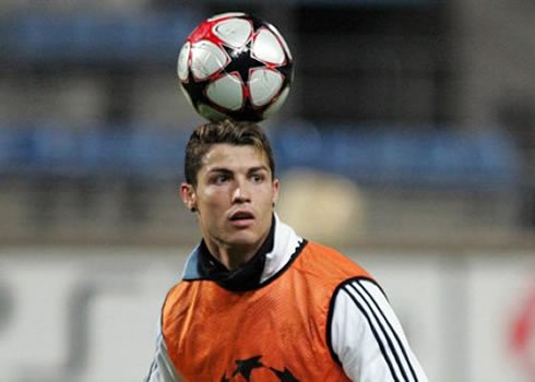 Cristiano Ronaldo in a training practice, putting the ball on the top of his head