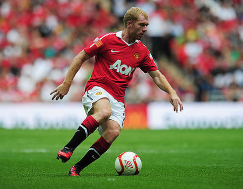 Paul Scholes playing at Manchester United