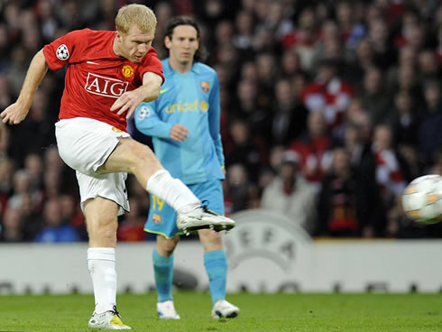 Paul Scholes shooting against Barcelona, with Lionel Messi starring behind him