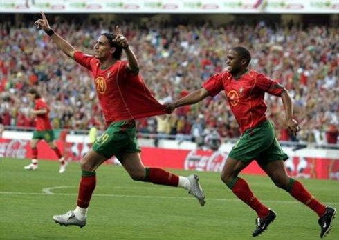 Fernando Meira celebrating a goal while being pulled by Jorge Andrade