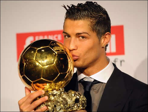 Cristiano Ronaldo kissing France Football Balon d'Or, the 'FIFA Best Player of the Year 2009' award