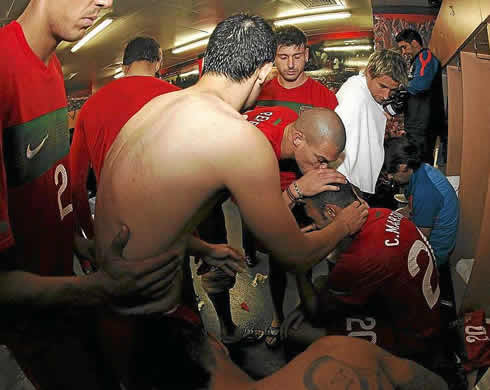 The Portuguese National showing their support to Carlos Martins, for his son disease/sickness