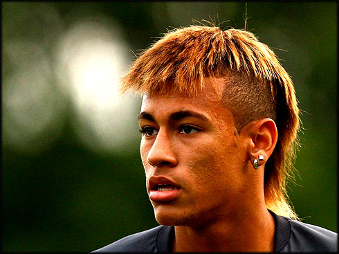 Neymar in Santos (Brazil), with a new hair style