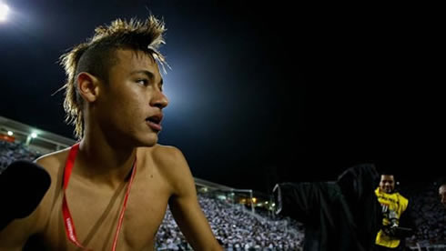 Neymar shirtless and showing his naked body