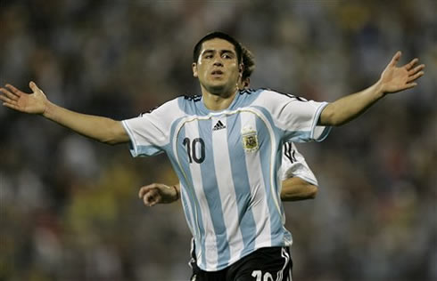 Juan Román Riquelme playing for Argentina