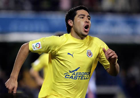 Juan Román Riquelme playing for Villarreal