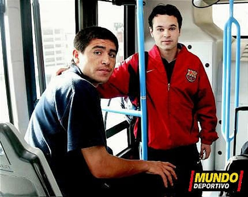 Riquelme and Iniesta in a Barcelona bus, in 2002