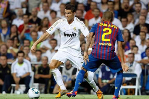 Cristiano Ronaldo vs Daniel Alves in a Clasico between Barcelona and Real Madrid