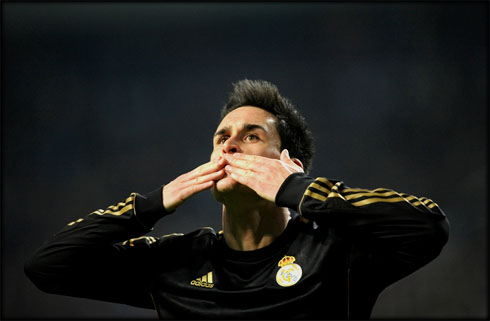 Callejón celebrating his goal in Ajax vs Real Madrid
