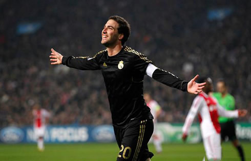 Higuaín celebrating his goal in Ajax vs Real Madrid