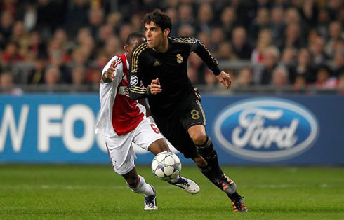 Kaká running in Ajax vs Real Madrid, for the UEFA Champions League