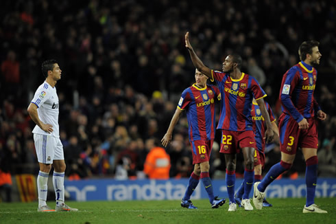 Cristiano Ronaldo watching Barcelona players doing the 'manita', in Barcelona 5-0 Real Madrid, in the Camp Nou