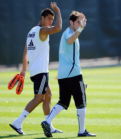 Cristiano Ronaldo and Casillas in a Real Madrid practice