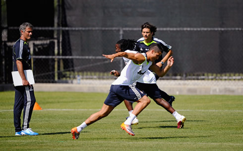 José Mourinho watching Cristiano Ronaldo and Drenthe running in Real Madrid training