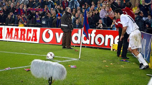 Luís Figo taking a corner in Barcelona vs Real Madrid at the Camp Nou, and being thrown a pig head