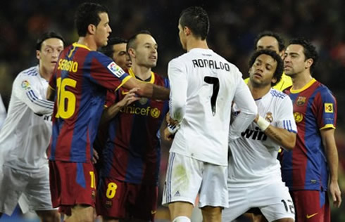Cristiano Ronaldo fight with Andrés Iniesta, in a Clasico between Barcelona and Real Madrid and with Xavi, Marcelo, Pedro and Ozil trying to cool things down