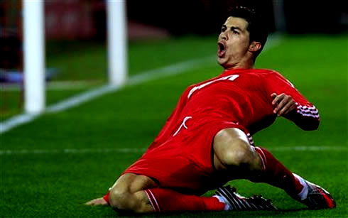 Cristiano Ronaldo sliding on the grass, in a Real Madrid match against Sevilla, in 2011-2012