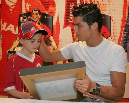 Cristiano Ronaldo beautiful gesture, helping a sick young kid